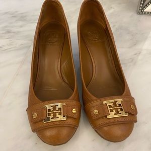 Tory Burch Classic Tan Leather Wedge Shoes 7.5